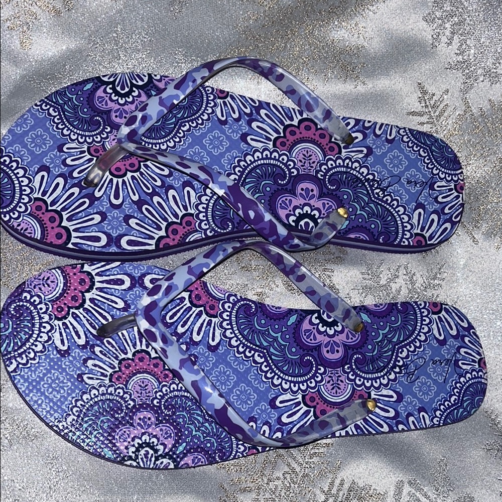 Vera Bradley purple patterned flip flops size 8.5